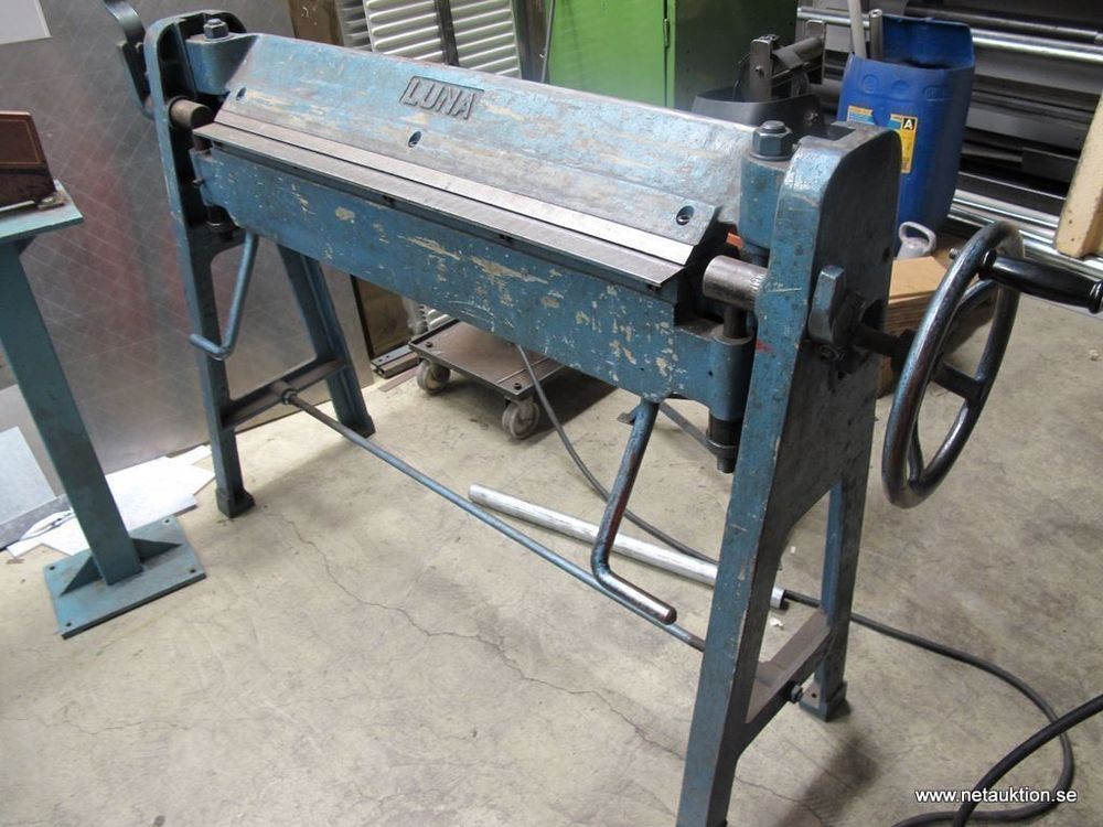 Auto Auction Pa >> Försäljningsobjekt: Manuell kantvik, 1000mm + bänkplåtsax. Auto Auction Pa >> Försäljningsobjekt: Manuell kantvik, 1000mm + bänkplåtsax.