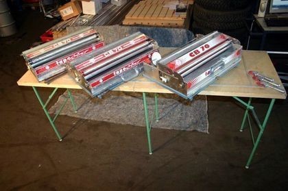 Limpåstrykare och tapetseringsbord.