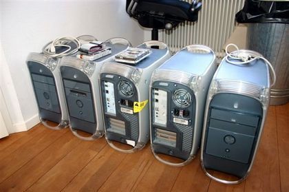 Datorer Macintosch G4, scanner, skärmar, mm