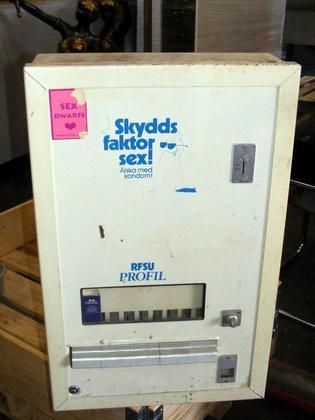 Anrik kondomautomat + lotterihjul.