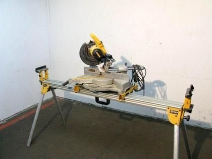 DeWalt kap/geringssåg med stativ