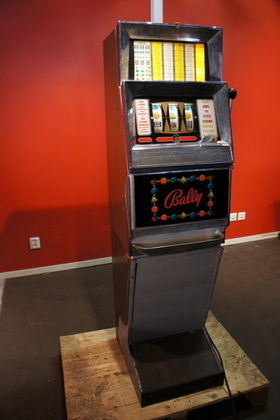 Enarmad bandit,  Bally