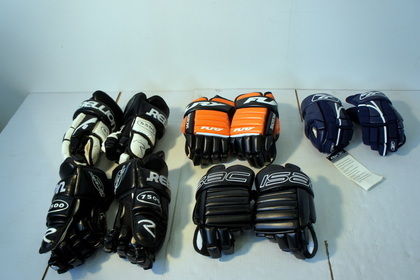5st par ishockeyhandskar, olika märken