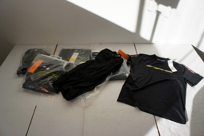 5st helkroppsunderställ/overaller, 1st t-shirt, TPS