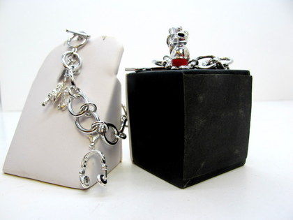 4st armband (barn) & 10st berlocker 