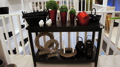 Sideboard med dekorationer