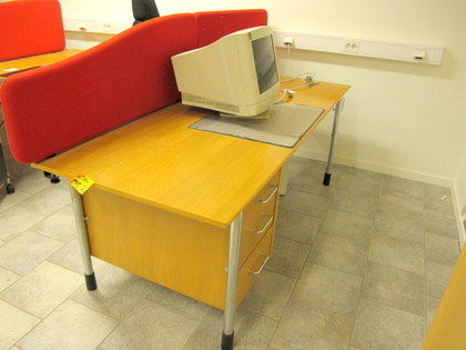 Kontorsmöbler, skåp, bord och stolar