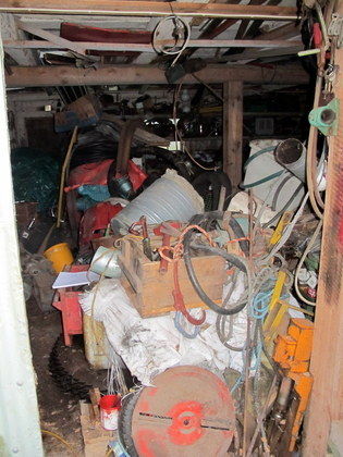 Förråd/garage med delar