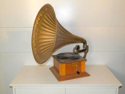 Äldre trattgrammofon