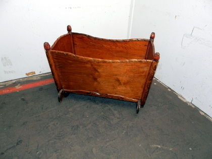 Gammal barnvagga