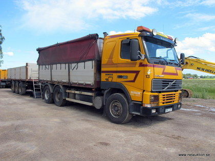 Tippbil med 3-axligt släp (RFA371 - PYN760)