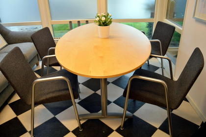 Konferensbord med 4 stolar
