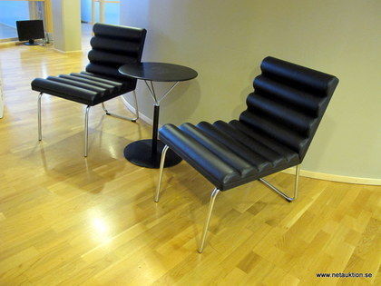 Udda stolar med bord
