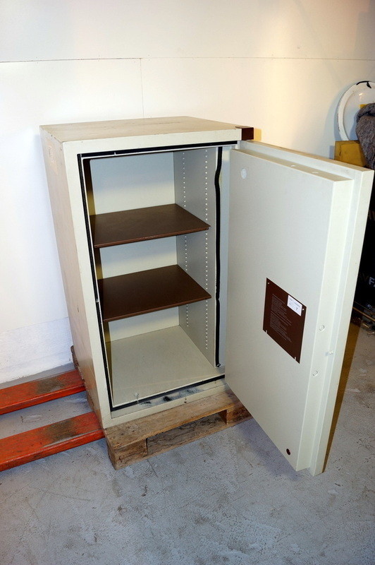 Netauktion - Kassaskåp, Hadak