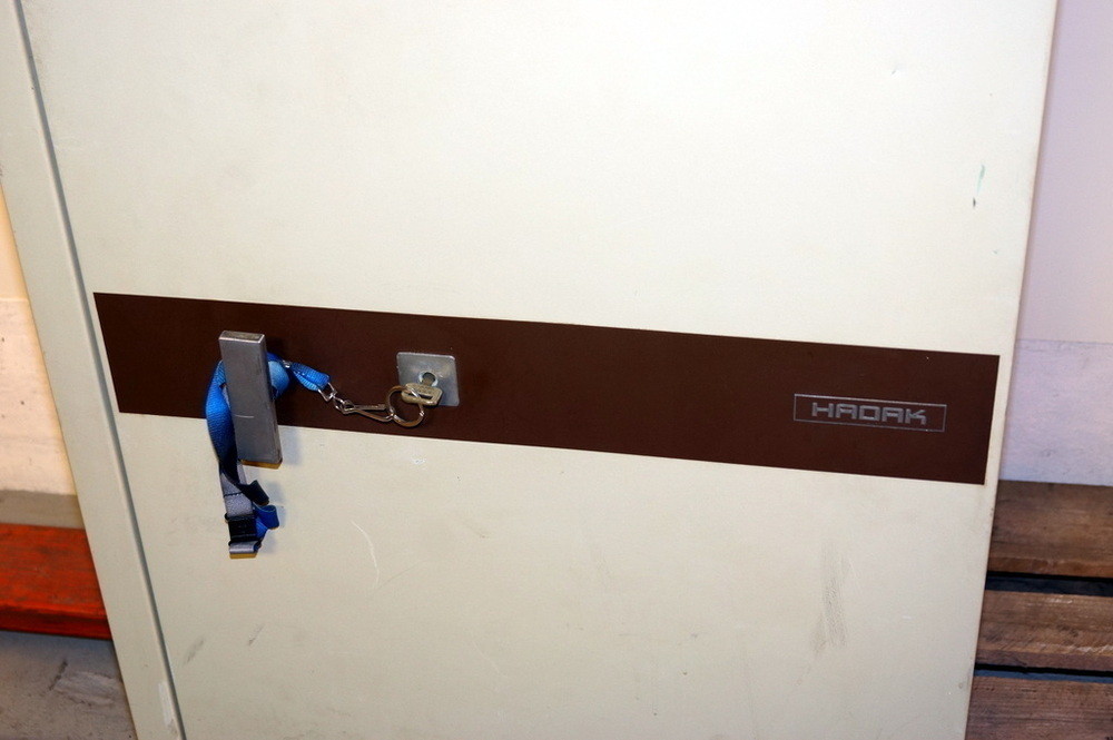 Netauktion - Kassaskåp, Hadak