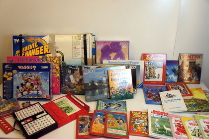 Tidsfördriv - böcker och spel.