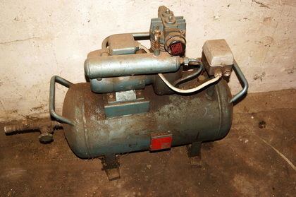 Gammal kompressor, för nostalgi-verkstaden