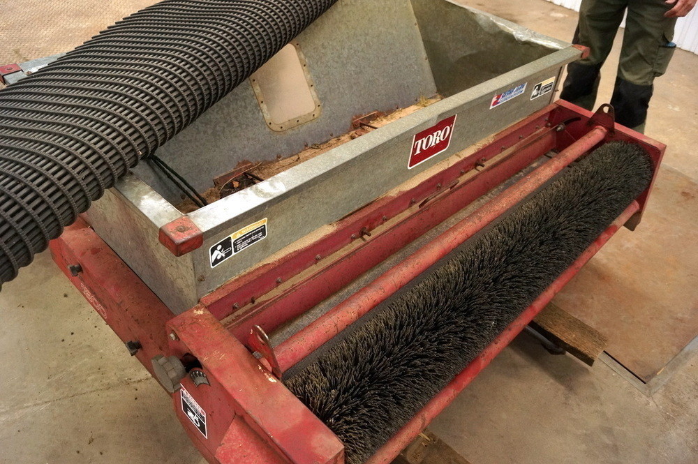 Netauktion Toro workman 3200 med flak & top dresser