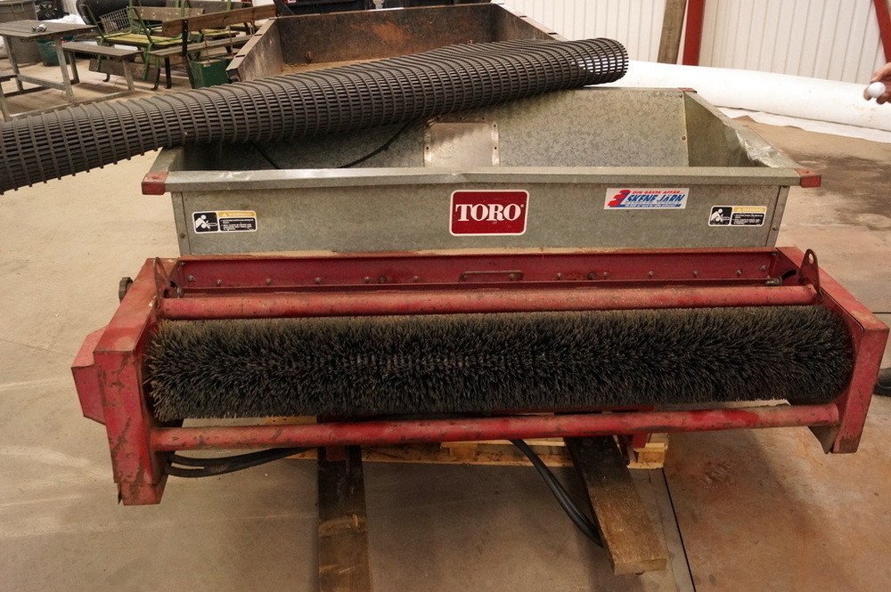 Netauktion Toro workman 3200 med flak & top dresser