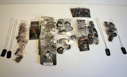 Ca 57st halsband, samt 3st par örhängen - Novelli Creations mfl. Officiell merchandise.