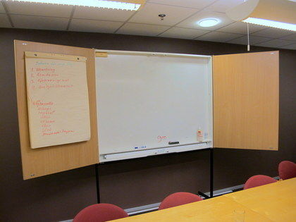 Whiteboard på hjul med projektorduk