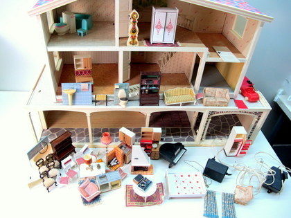 Dockhus med diverse inredning, Lundby