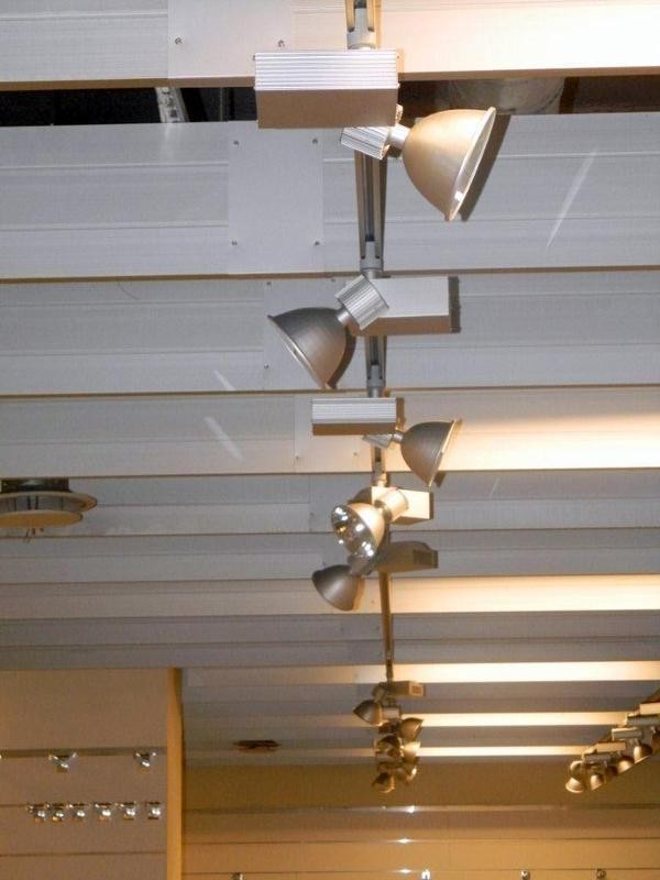 netauktion-spotlights-med-skena-ca-22-spotlights
