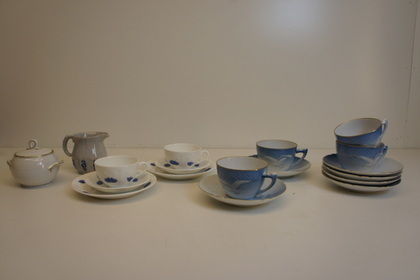 6st koppar med fat, Måsen och Blå blom mm