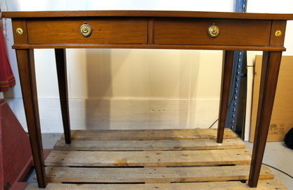 Skrivbord i gustaviansk stil