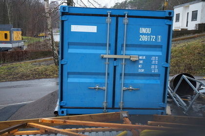 Liten container, ca 8 fot