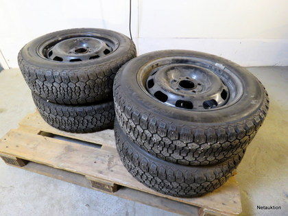 Dubbade vinterdäck på 15" plåtfälg - Volvo