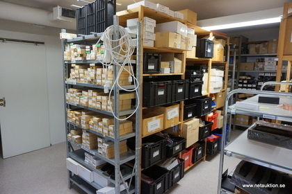 Lager med el-komponenter, 15-sektioner