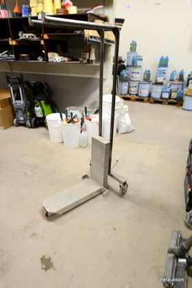 Vagn med lyftbord