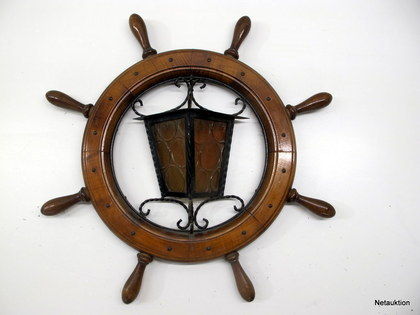 Dekorativ båtratt i trä