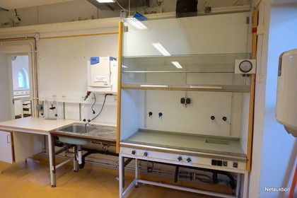 Dragskåp med bänkar (1)