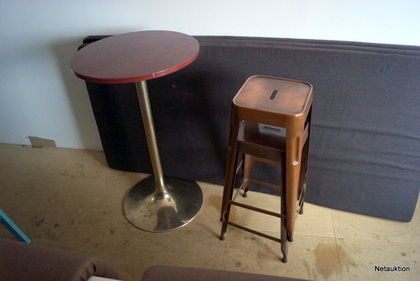 Barbord & 2st höga stolar