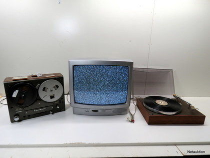 Retro rullbandspelare, skivspelare och TV