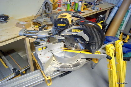 Kap-& Geringsåg inkl bord, Dewalt DW717XPS-QS