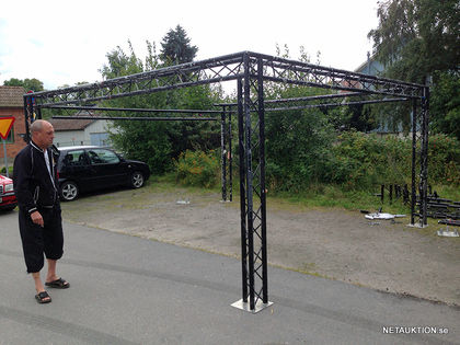 Svartlackerad aluminium tross monter/scen 