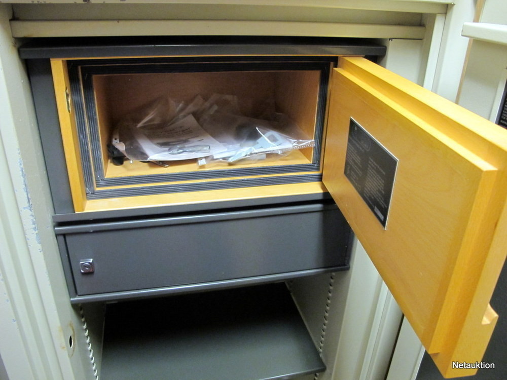 Netauktion - Kassaskåp, Hadak