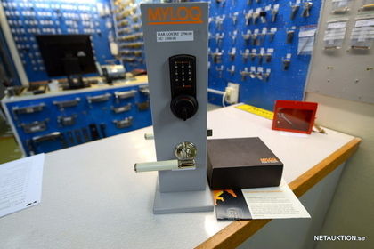 Elektroniskt kodlås till dörr