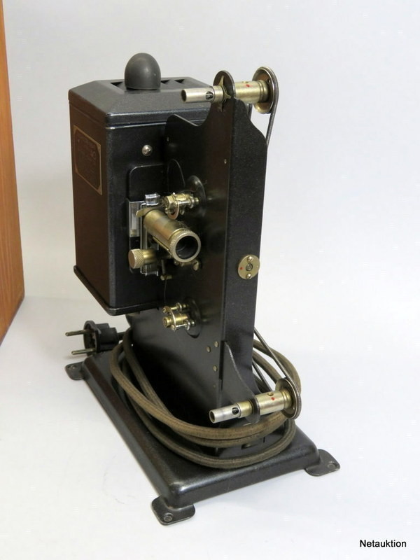 Projecteur de cinéma ancien modèle 50 Kodascope Eight - Fonctionne - France Projecteur de cinéma ancien modèle 50 Kodascope Eight - Fonctionne - France