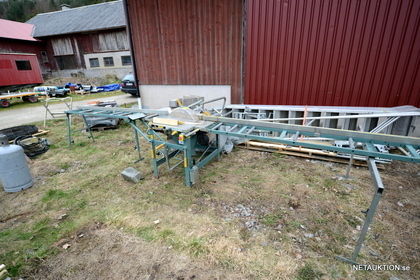 Byggsåg med rullbanor