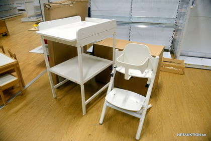 Barnstol från Brio och skötbord