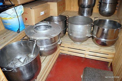 5st bunkar till stora bagerimaskiner + tillb