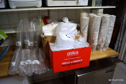 Engångsartiklar, kaffemuggar, salladsskålar 