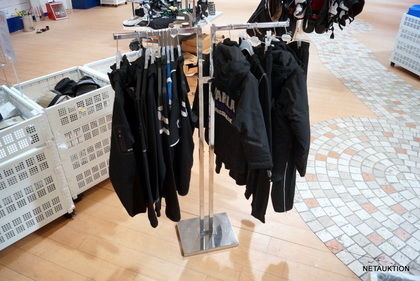 Klädställningar, T-ställ