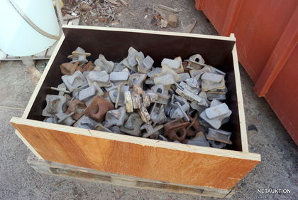 Pall med containerfästen