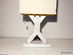 Vit bordslampa