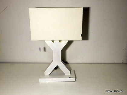 Vit bordslampa